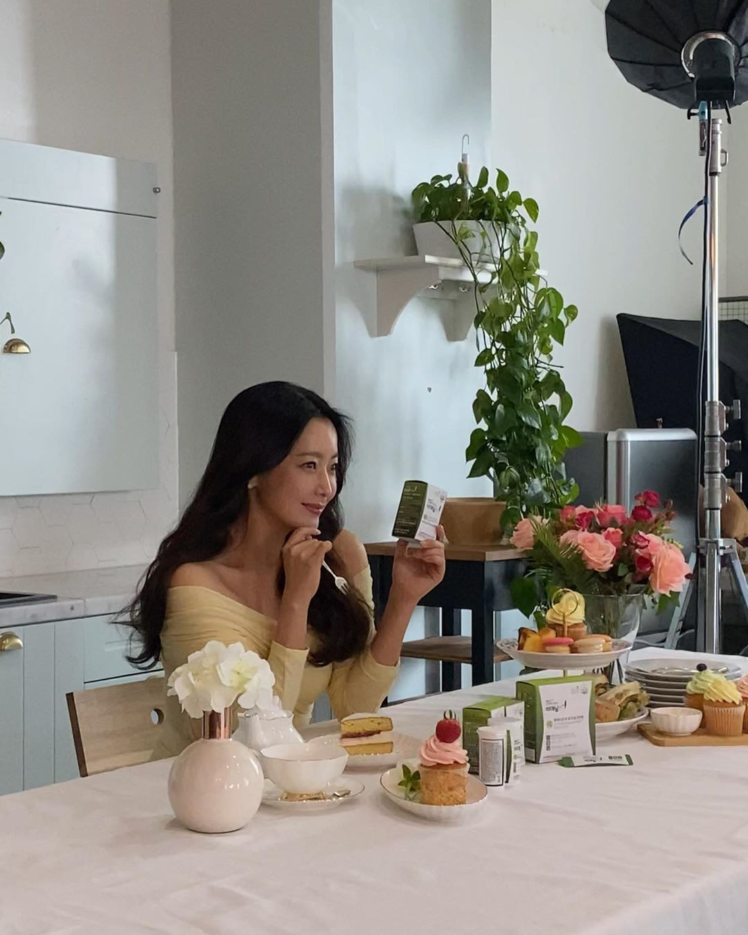 'Đệ nhất mỹ nhân Hàn' Kim Hee Sun ngoài tứ tuần trẻ đẹp khó tin ảnh 1