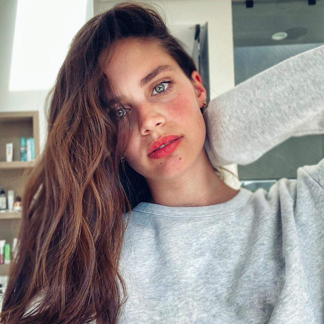 Sắc vóc đậm chất Latin nóng bỏng của mỹ nhân Sara Sampaio ảnh 9