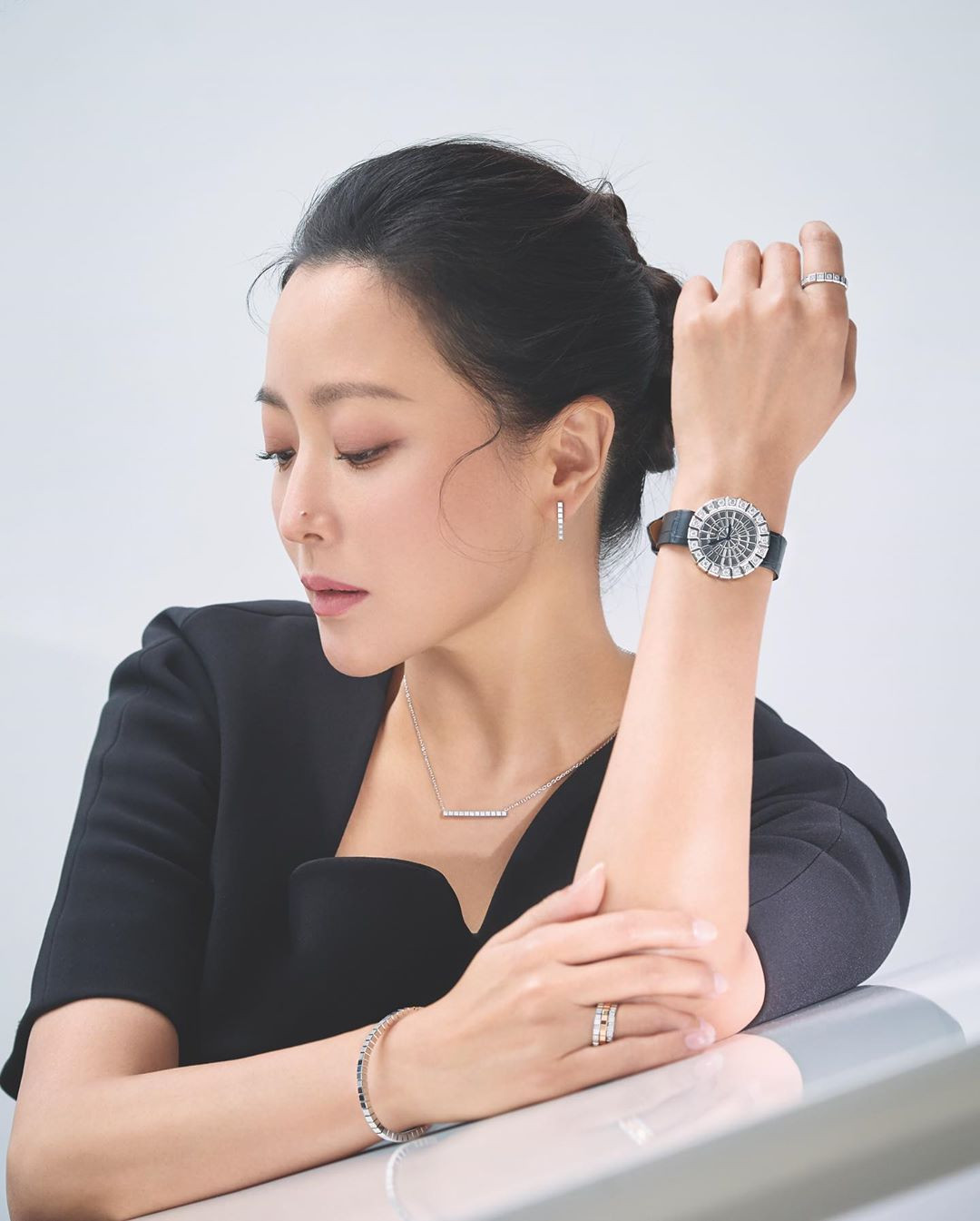 'Đệ nhất mỹ nhân Hàn' Kim Hee Sun ngoài tứ tuần trẻ đẹp khó tin ảnh 13