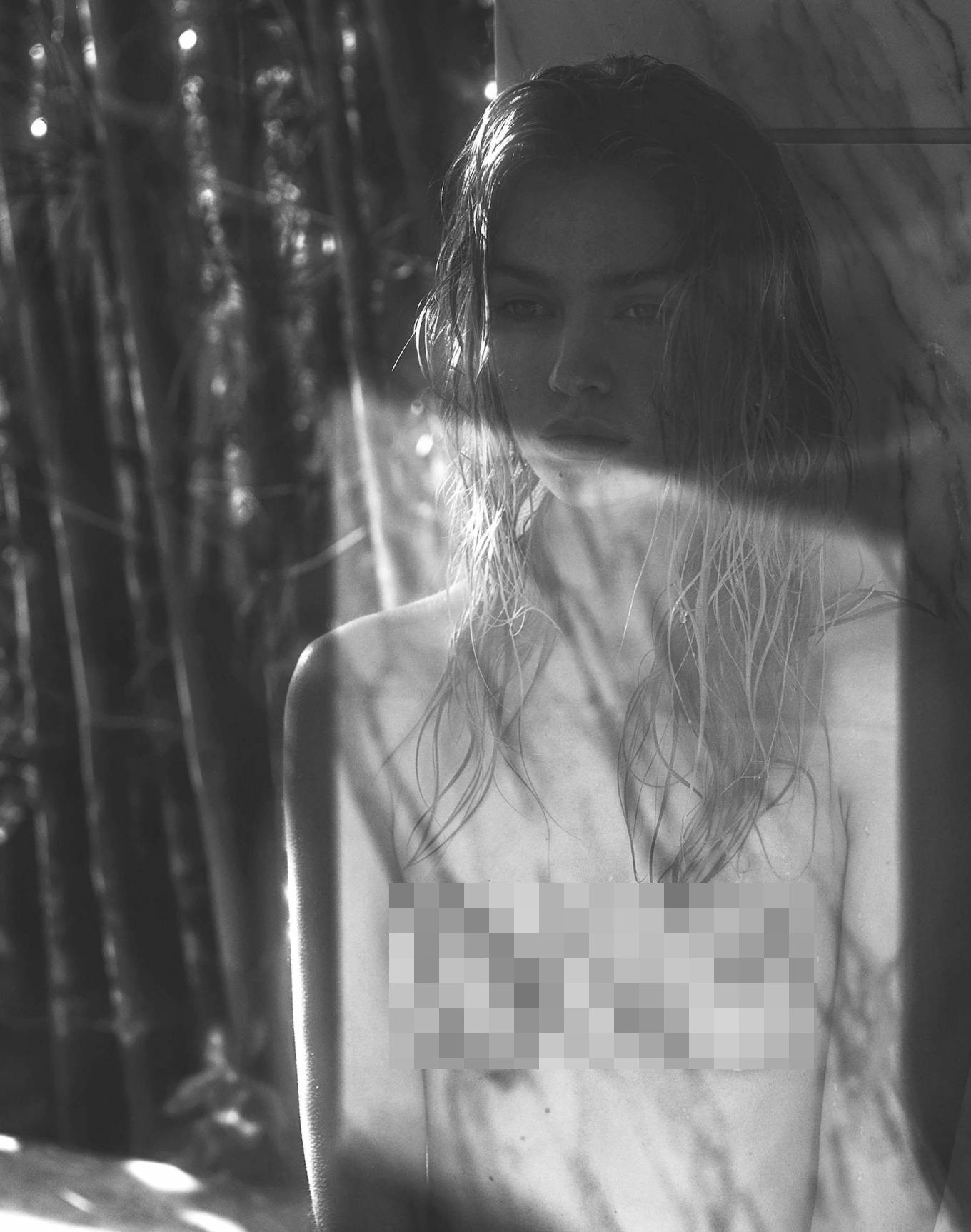 Thiên thần nội y Stella Maxwel ngực trần táo bạo ảnh 1