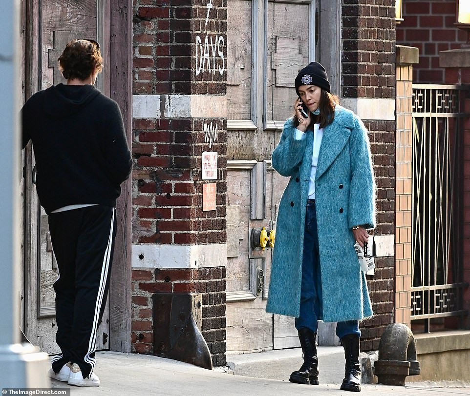 Siêu mẫu xứ bạch dương Irina Shayk nóng bỏng với nội y xuyên thấu ảnh 14