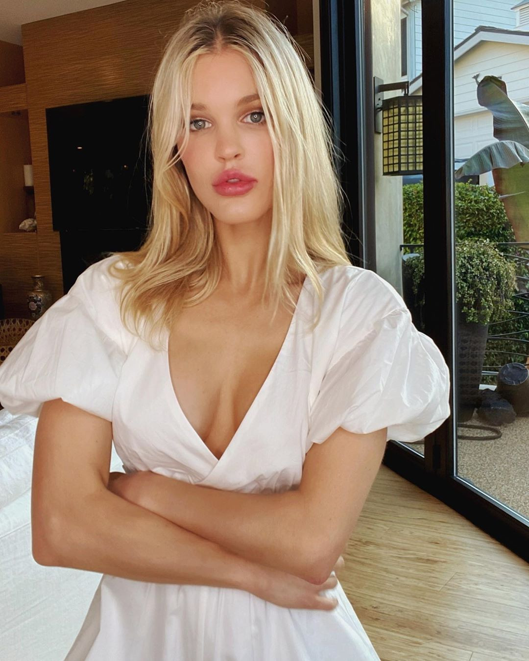 Đường cong đẹp ngất ngây của mỹ nhân tóc vàng Joy Corrigan ảnh 15