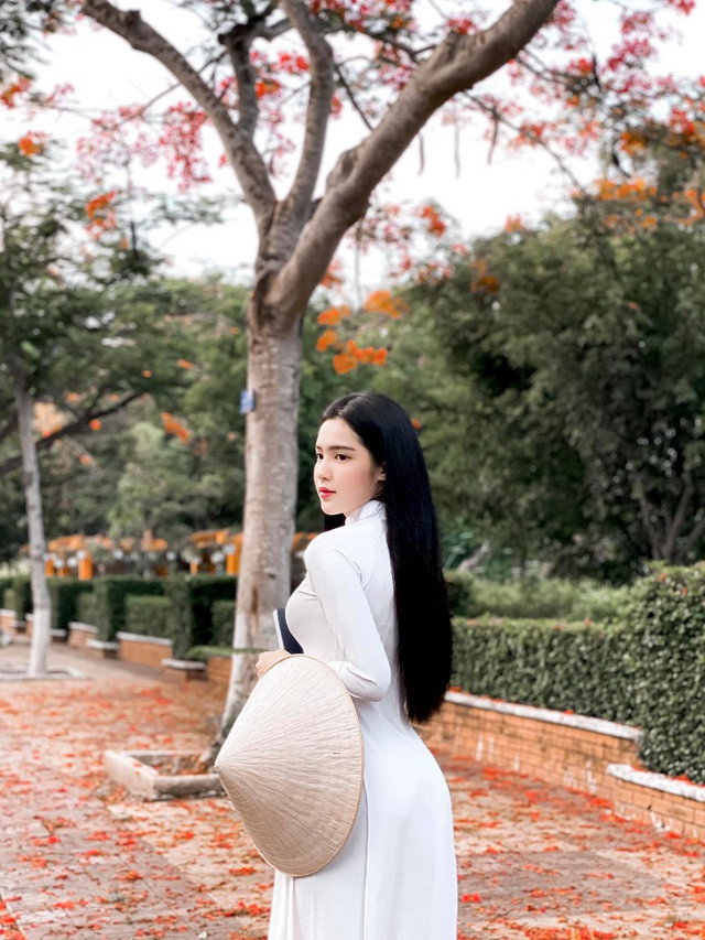 Hot girl được báo Trung khen ngợi đẹp dịu dàng mùa chia tay mái trường ảnh 4