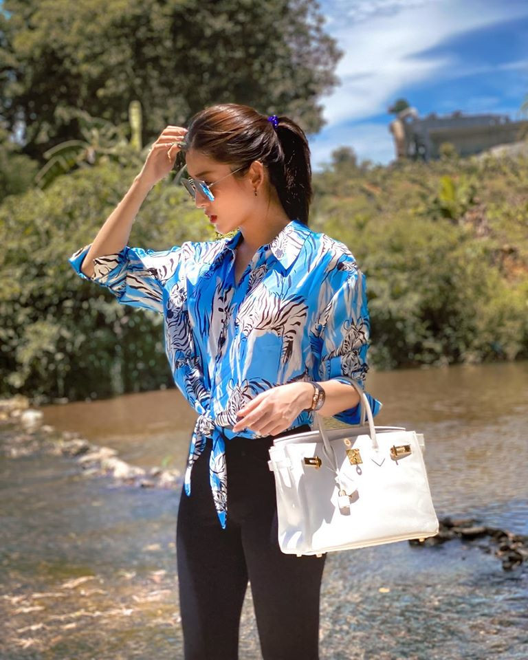 Tiểu Vy mặc quần short quyến rũ, Mâu Thuỷ nóng bỏng với váy bó sát ảnh 5