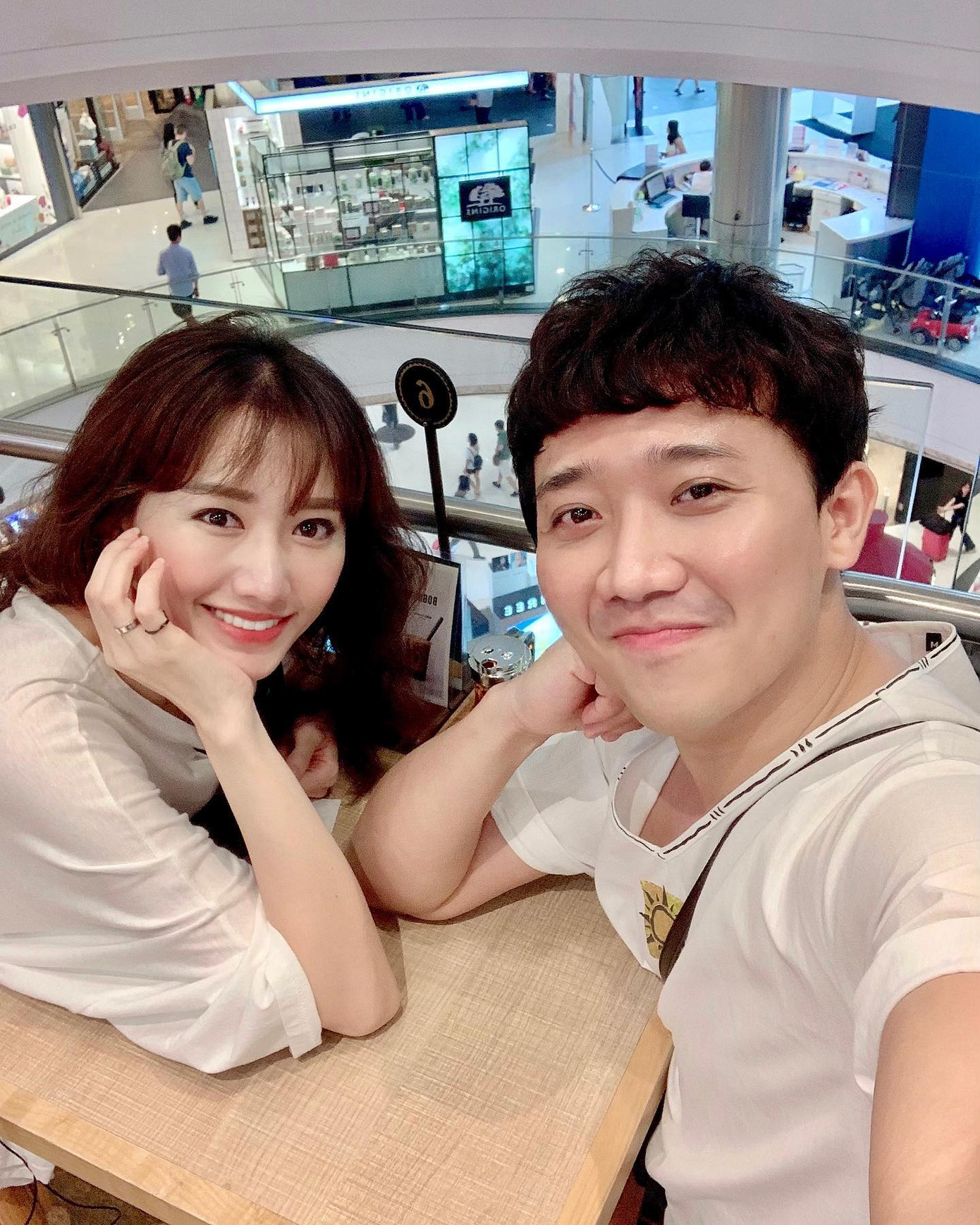 Đăng status thể hiện bức xúc với đàn ông giữa đêm, Hari Won khiến dân mạng xôn xao ảnh 2