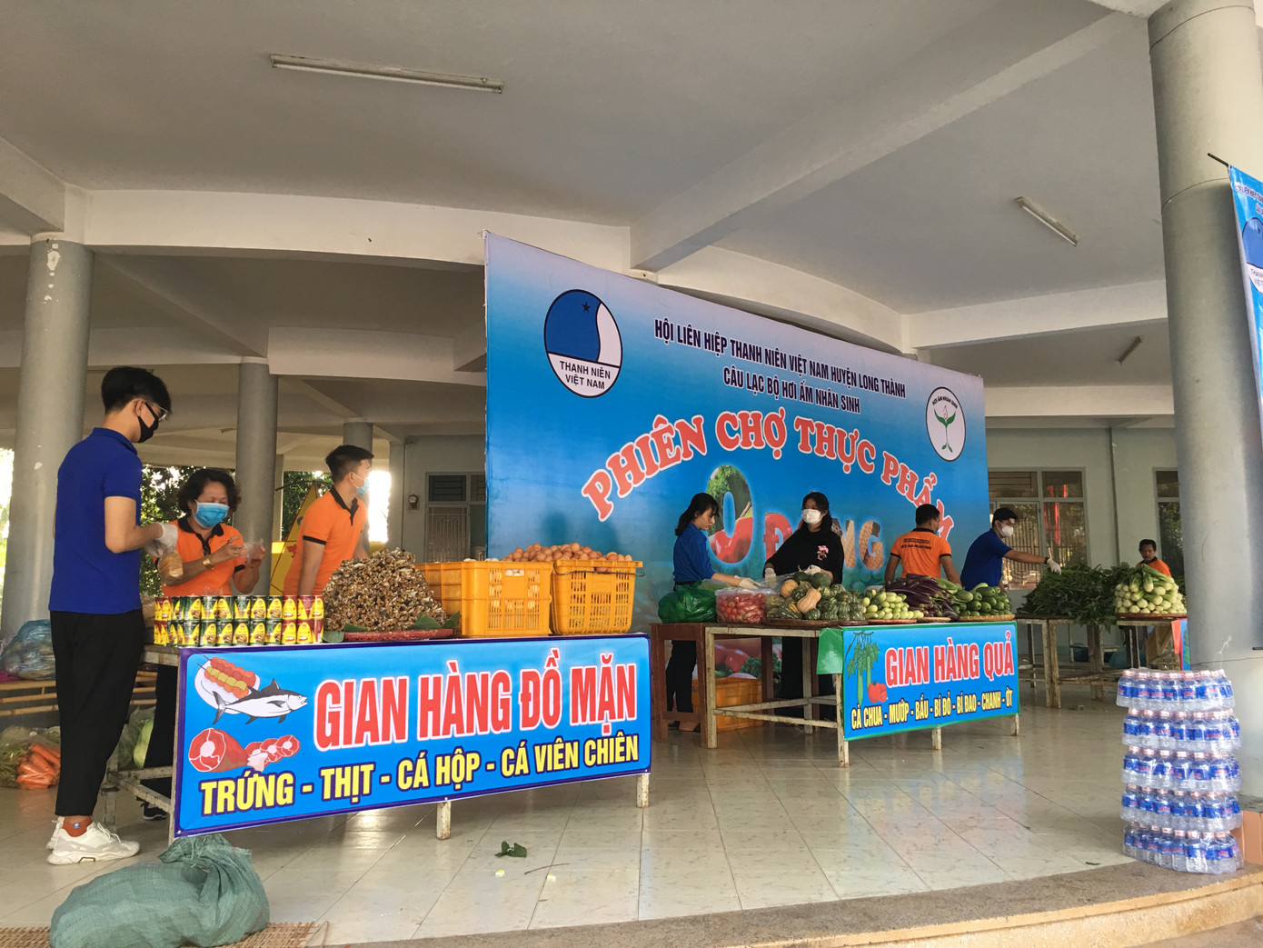 Phiên chợ 0 đồng đến với người nghèo trong đại dịch COVID-19 ảnh 1