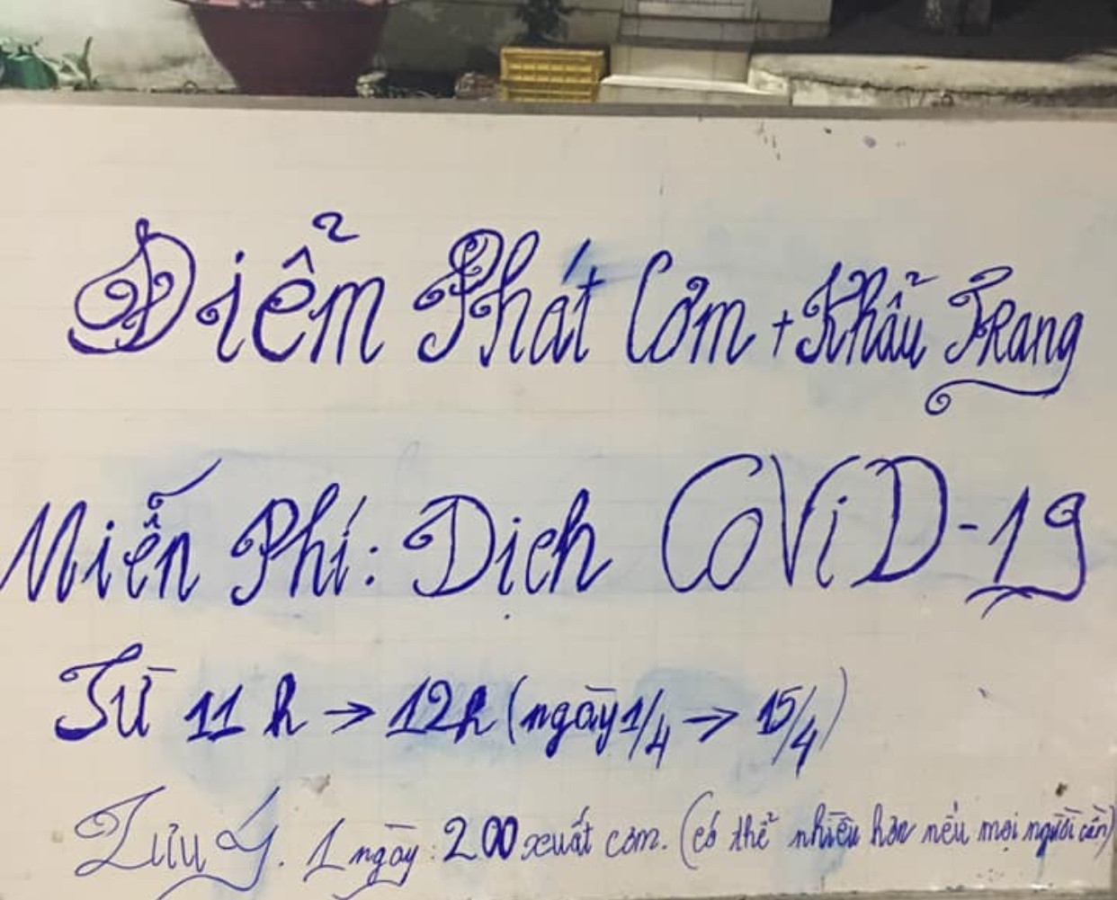 Chia sẻ chống dịch COVID-19: Phát cơm miễn phí, hỗ trợ tiền người bán vé số ảnh 6