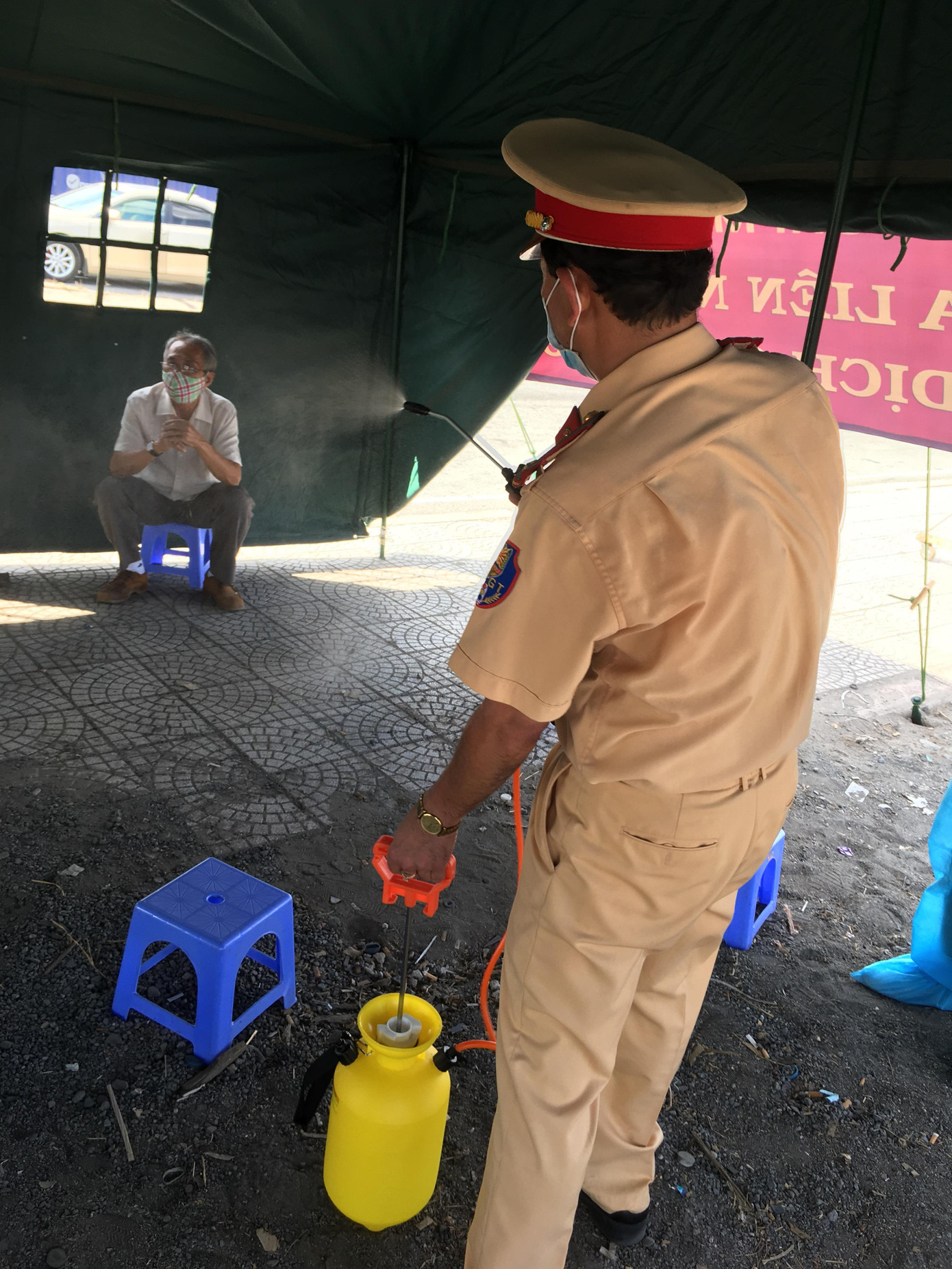 Triển khai chốt kiểm dịch COVID-19 có lưu lượng xe cao nhất vào Sài Gòn ảnh 6