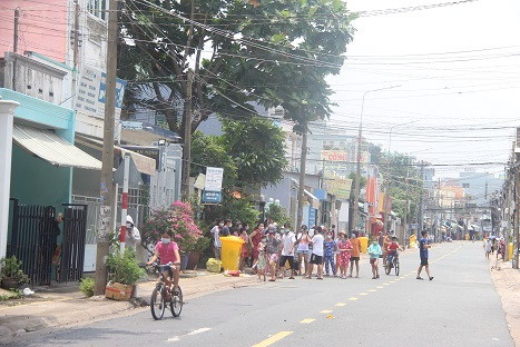 Dỡ bỏ phong tỏa khu dân cư nơi có vợ chồng bác sĩ mắc COVID-19 ảnh 3