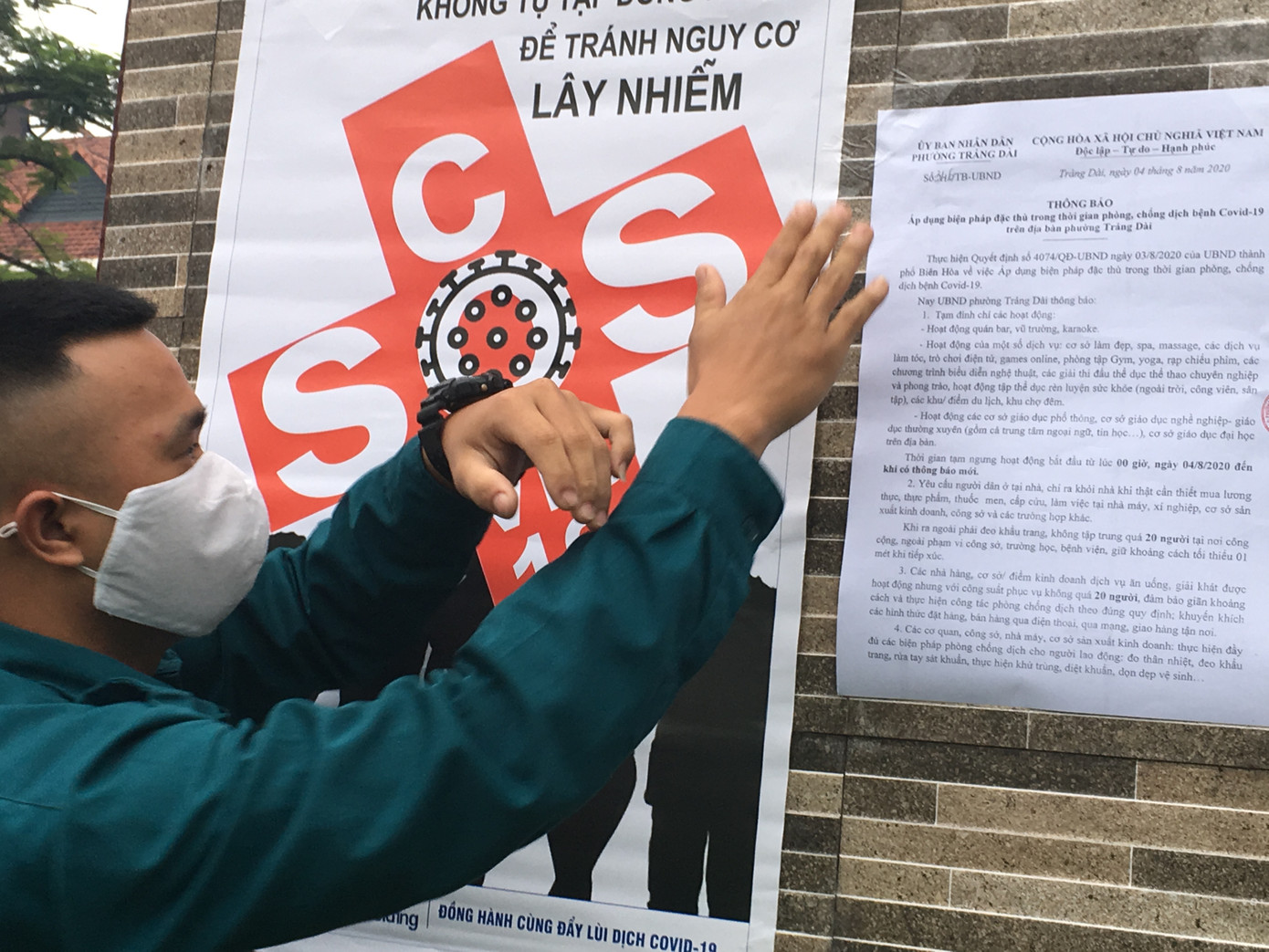 Vì sao bất chấp dịch, học sinh vẫn được tập trung đến trường? ảnh 2