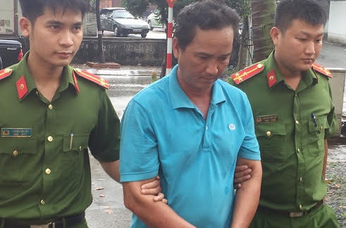 Chở quá tải trọng, tài xế lái ô tô tông xe CSGT để tháo chạy ảnh 1