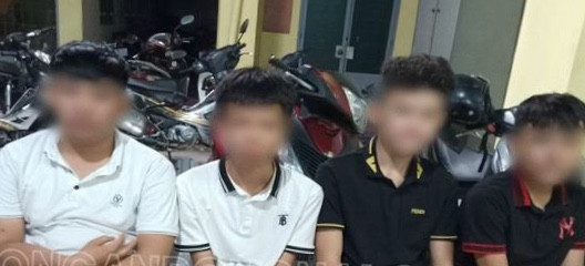 Kinh hãi nhóm học sinh mang dao 'diễu phố', bắt người trái pháp luật ảnh 1