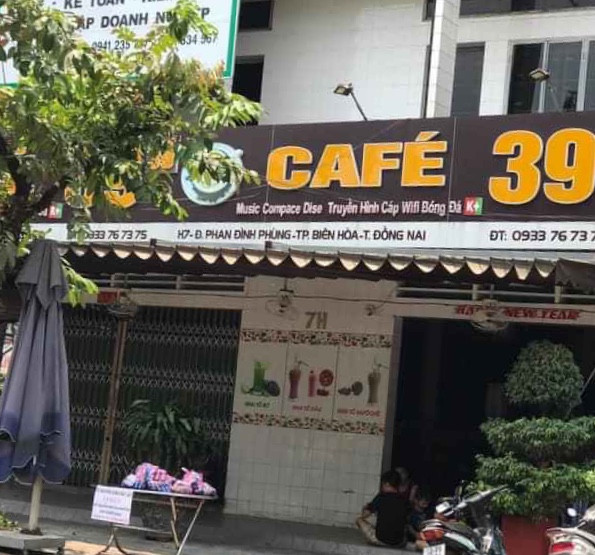 Chia sẻ chống dịch COVID-19: Phát cơm miễn phí, hỗ trợ tiền người bán vé số ảnh 3