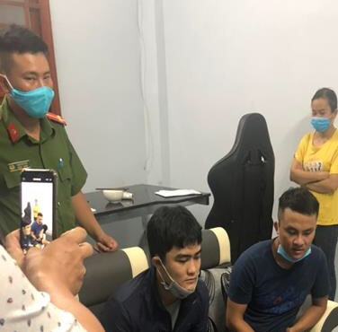 Bắt 2 đối tượng chuyên làm giả các loại giấy tờ ảnh 1