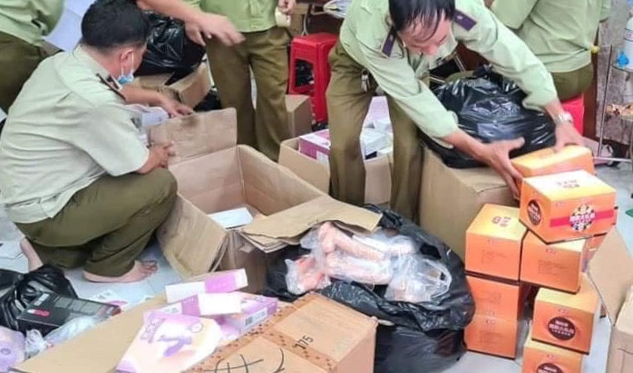 Phát hiện hàng ngàn sản phẩm kích dục không rõ nguồn gốc ảnh 1