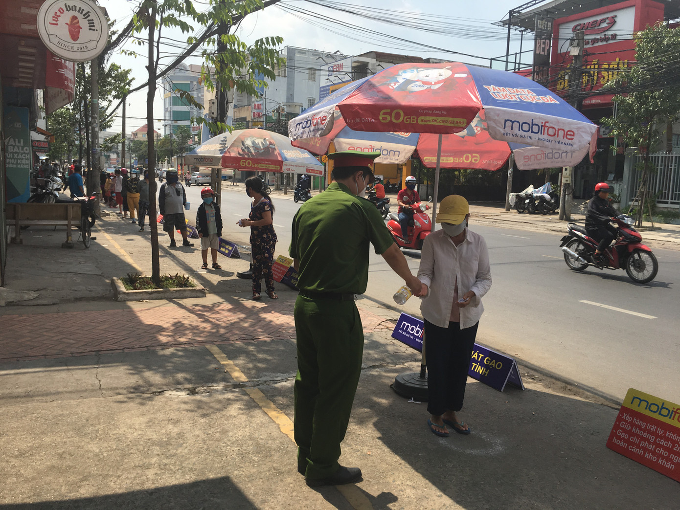 Đoàn Thanh niên Công an Đồng Nai đưa ‘ATM gạo’ lưu động đến với người nghèo ảnh 4