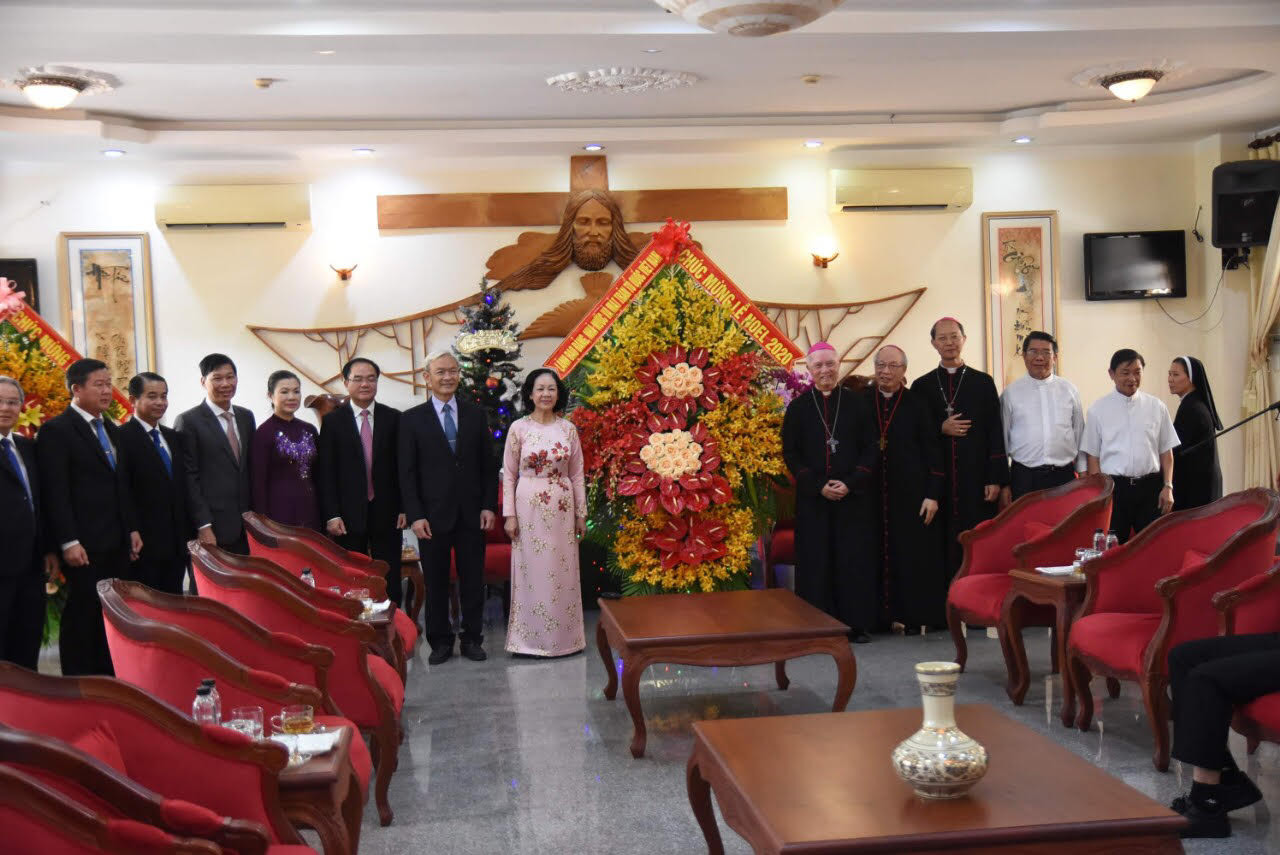 Trưởng ban dân vận T.Ư chúc mừng Giáng sinh tại Giáo phận Xuân Lộc ảnh 1