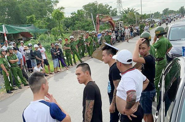 Xét xử nhóm côn đồ vây chặn xe chở công an ở Đồng Nai ảnh 2