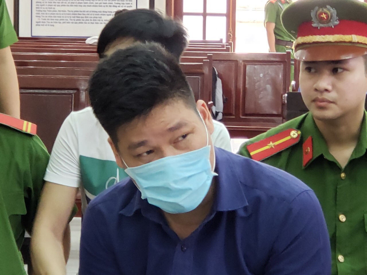 Xử nhóm giang hồ vây xe cảnh sát ở Đồng Nai: Hai trung tá công an vắng mặt ảnh 2