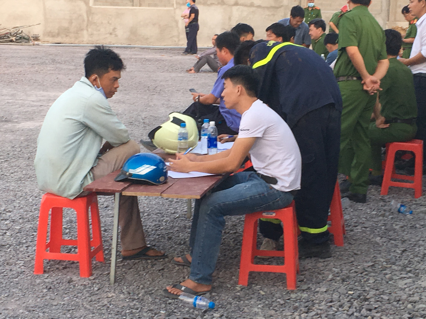 Vụ sập tường 10 người chết: Kiến nghị tổng kiểm tra các công trình xây dựng ảnh 2