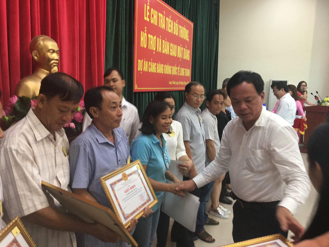 Những hộ dân đầu tiên bàn giao đất cho dự án sân bay Long Thành ảnh 1