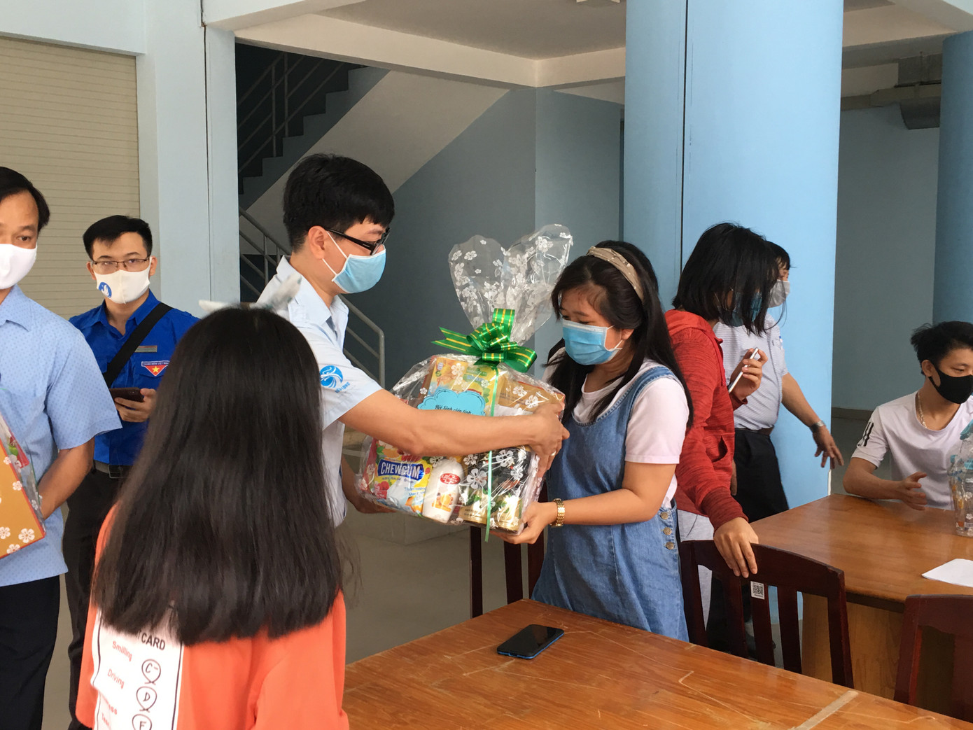 Hội Sinh viên Đồng Nai thăm và tặng quà cho sinh viên không về quê ảnh 2