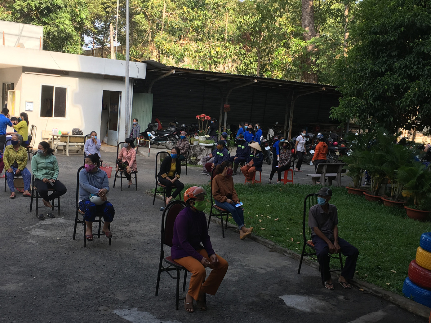 Phiên chợ 0 đồng đến với người nghèo trong đại dịch COVID-19 ảnh 2