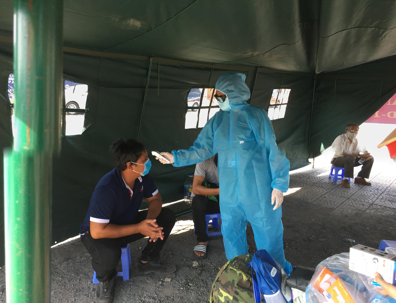 Triển khai chốt kiểm dịch COVID-19 có lưu lượng xe cao nhất vào Sài Gòn ảnh 7