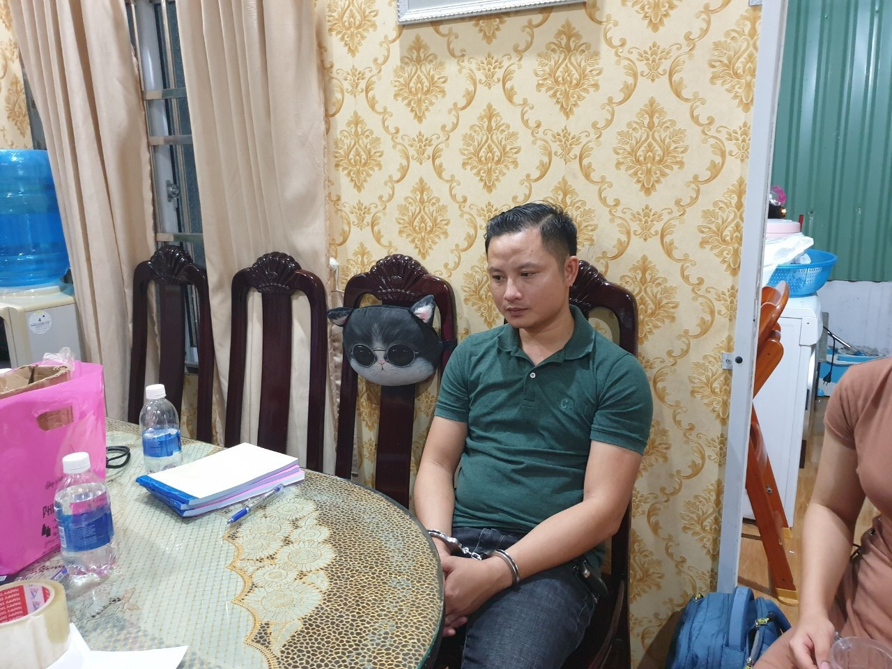 Cha con đại gia cho vay nặng lãi: Từ lâu đài dát vàng đến trại giam ảnh 2