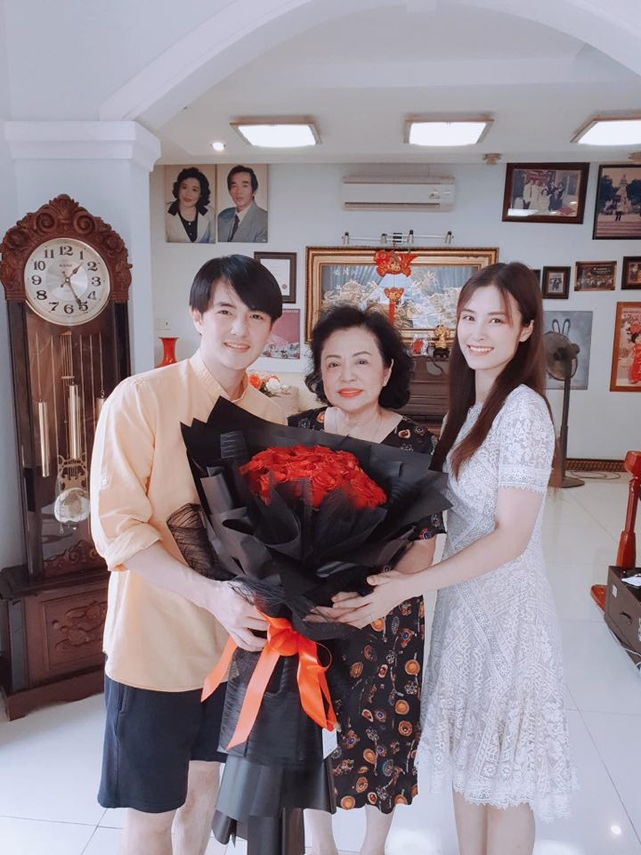 Lộ ảnh Đông Nhi-Ông Cao Thắng ở phòng khám thai gây xôn xao ảnh 2