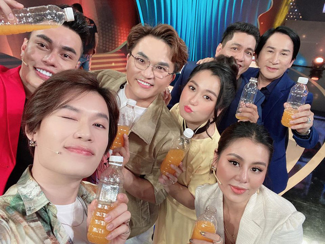 Nghệ sỹ mưu sinh mùa dịch: Người bán trà sữa, người làm shipper ảnh 3