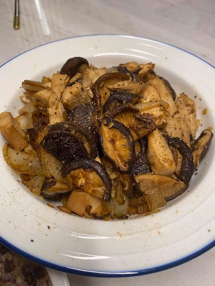 MC Trấn Thành: ‘Làm ơn đừng ăn mừng, đừng đi bão… nếu hết dịch’ ảnh 2