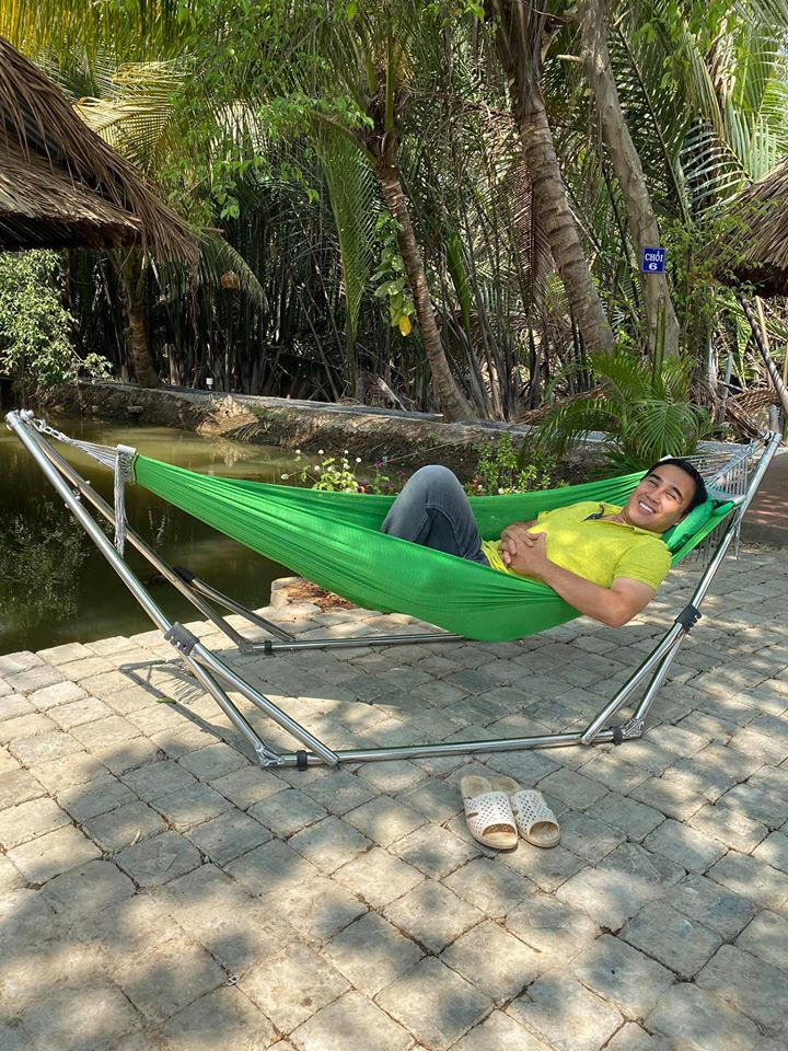 MC Quyền Linh 'vẫn nợ cuộc đời này vô số những yêu thương' ảnh 1