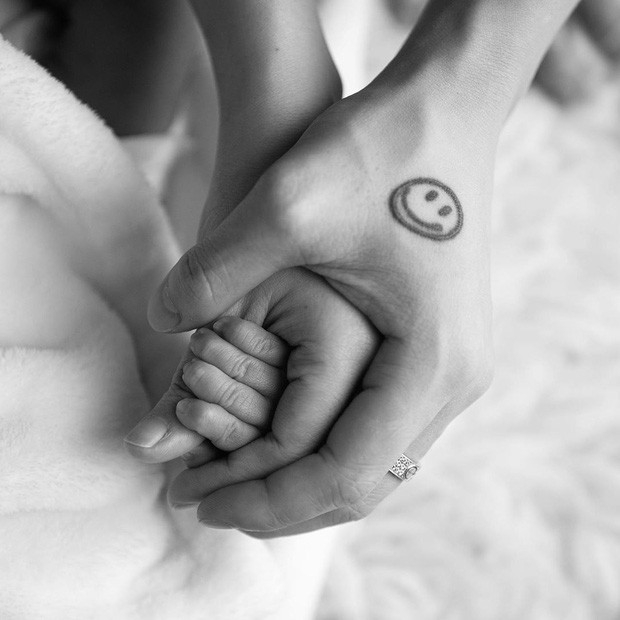 Con gái sinh con đầu lòng, đại gia Minh Nhựa lên chức ông ngoại ở tuổi 37 ảnh 2