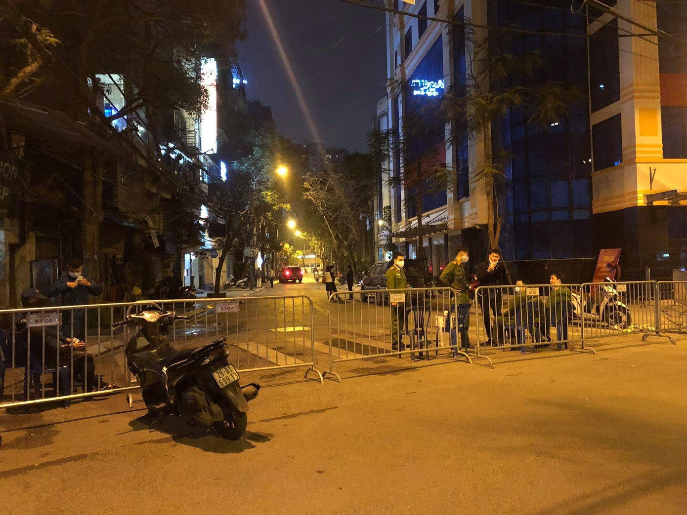 Cô gái mắc Covid-19 vừa phát hiện ở Hà Nội không tham gia khai trương Uniqlo ảnh 1