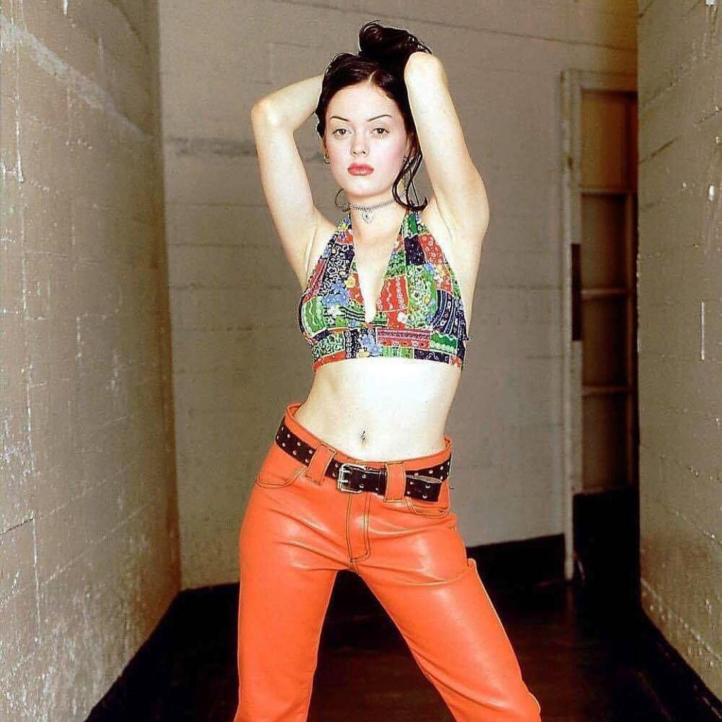 Em út phim ‘Phép thuật’ diện váy lộ vòng 1 phản cảm ở tuổi 46 ảnh 6