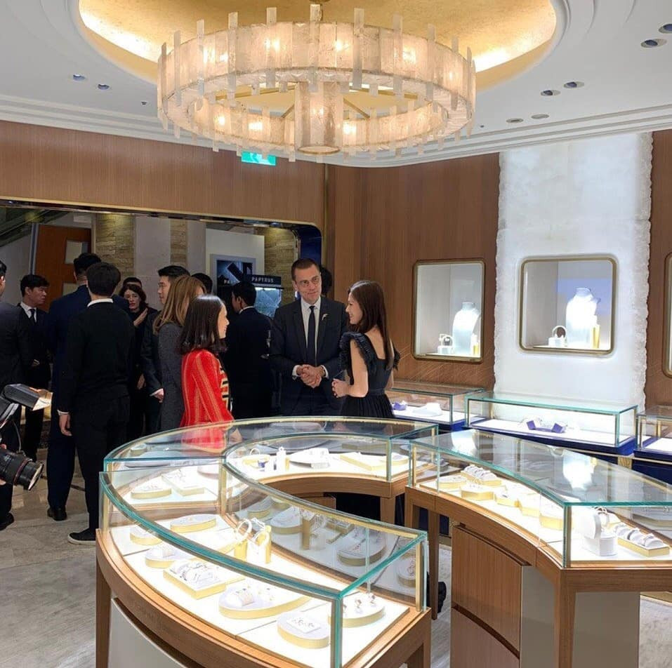 Song Hye Kyo huỷ lịch trình vì Sulli nhưng vẫn đi sự kiện gây tranh cãi ảnh 5