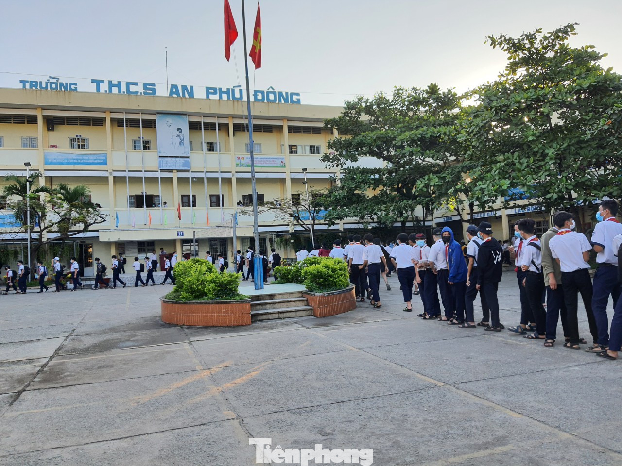 Gần 1,7 triệu học sinh TPHCM chính thức quay lại trường học ảnh 6