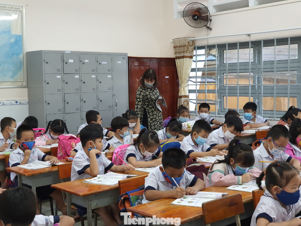 Gần 1,7 triệu học sinh TPHCM chính thức quay lại trường học ảnh 8