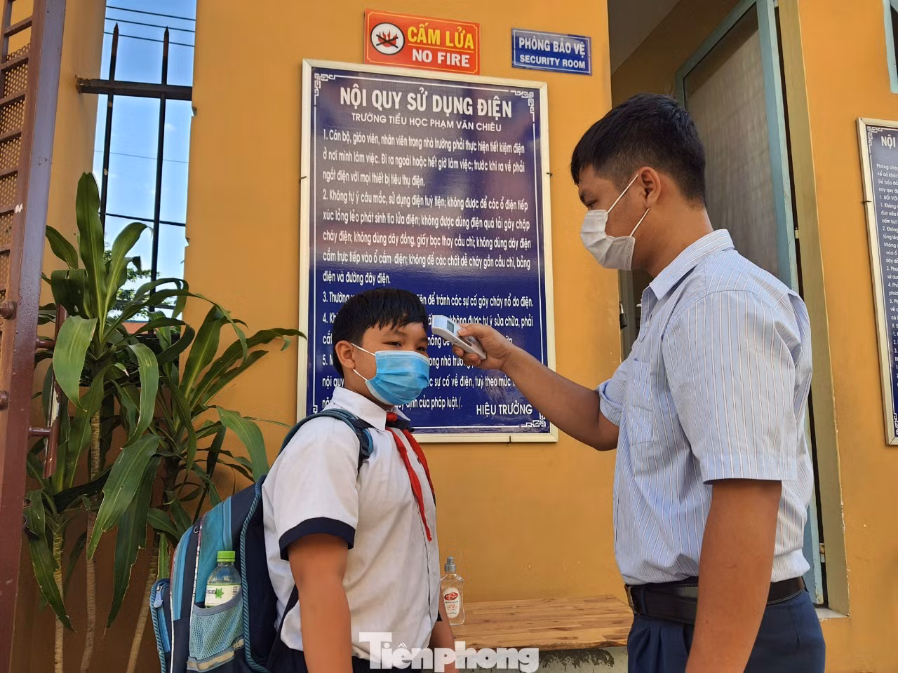 Gần 1,7 triệu học sinh TPHCM chính thức quay lại trường học ảnh 2
