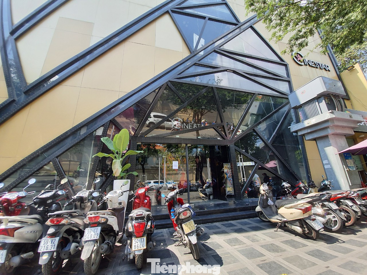 Quán karaoke, quán bar, quán nhậu ở TPHCM đồng loạt đóng cửa ảnh 1