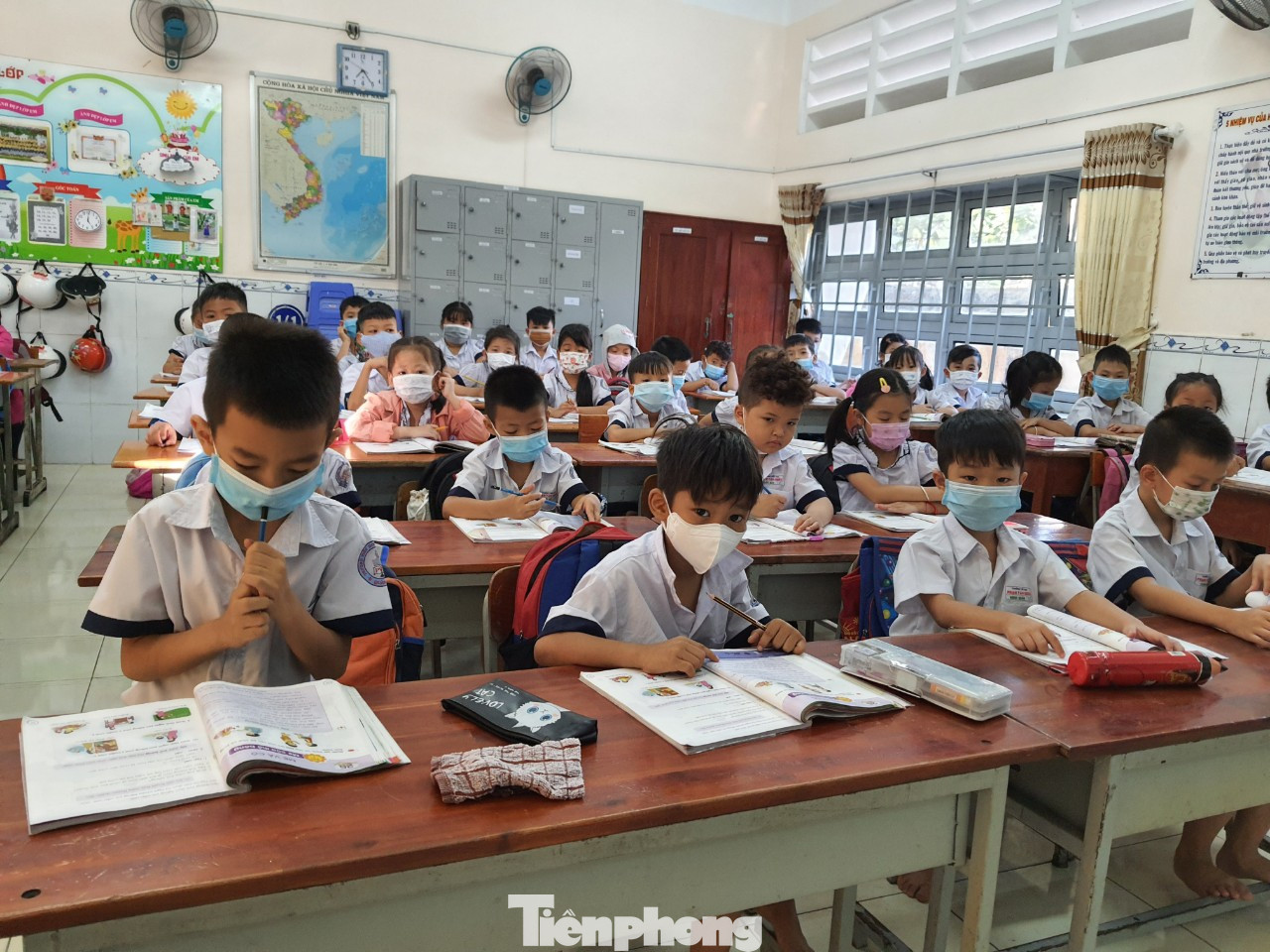 Gần 1,7 triệu học sinh TPHCM chính thức quay lại trường học ảnh 7