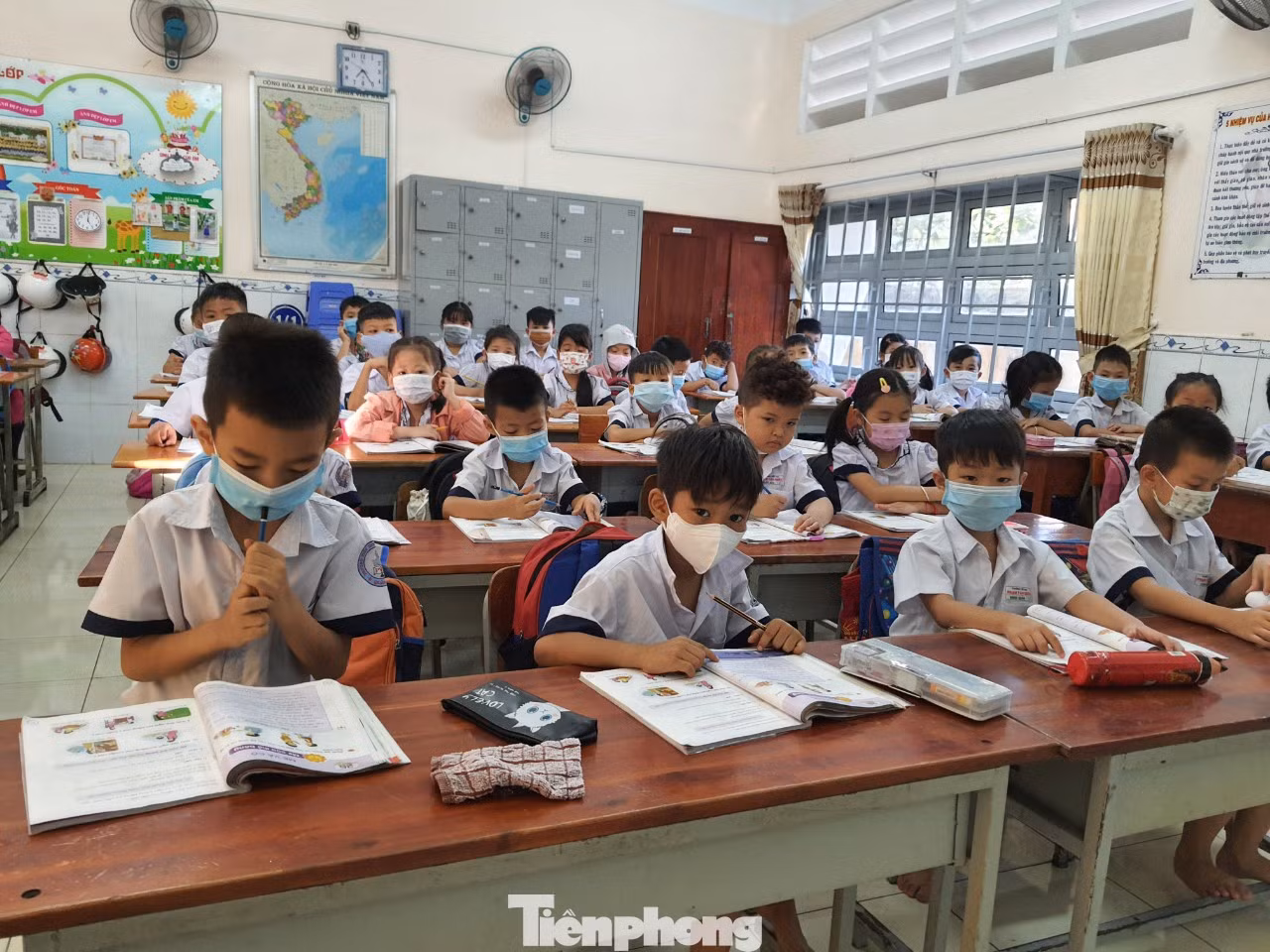 Gần 1,7 triệu học sinh TPHCM chính thức quay lại trường học ảnh 7