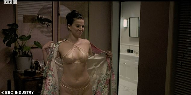 Phim truyền hình Anh bị chỉ trích vì ‘ngập ngụa’ cảnh sex, khỏa thân ảnh 3