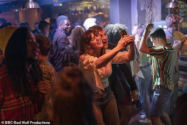 Phim truyền hình Anh bị chỉ trích vì ‘ngập ngụa’ cảnh sex, khỏa thân ảnh 4