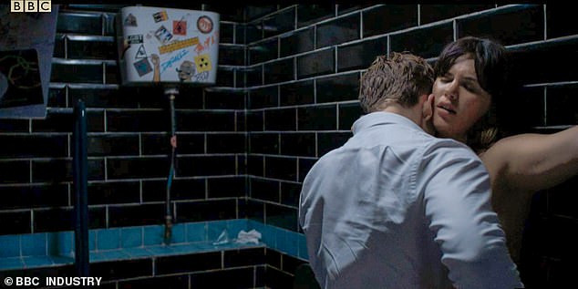 Phim truyền hình Anh bị chỉ trích vì ‘ngập ngụa’ cảnh sex, khỏa thân ảnh 2