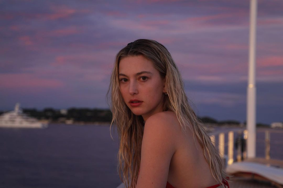 Con gái út của cố CEO Steve Jobs khỏa thân trong lần đầu làm người mẫu ảnh 5