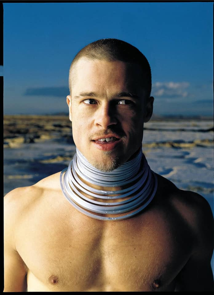 ‘Giật mình’ loạt ảnh đeo khuyên, mặc váy ngắn khoe cơ bắp của Brad Pitt ảnh 8