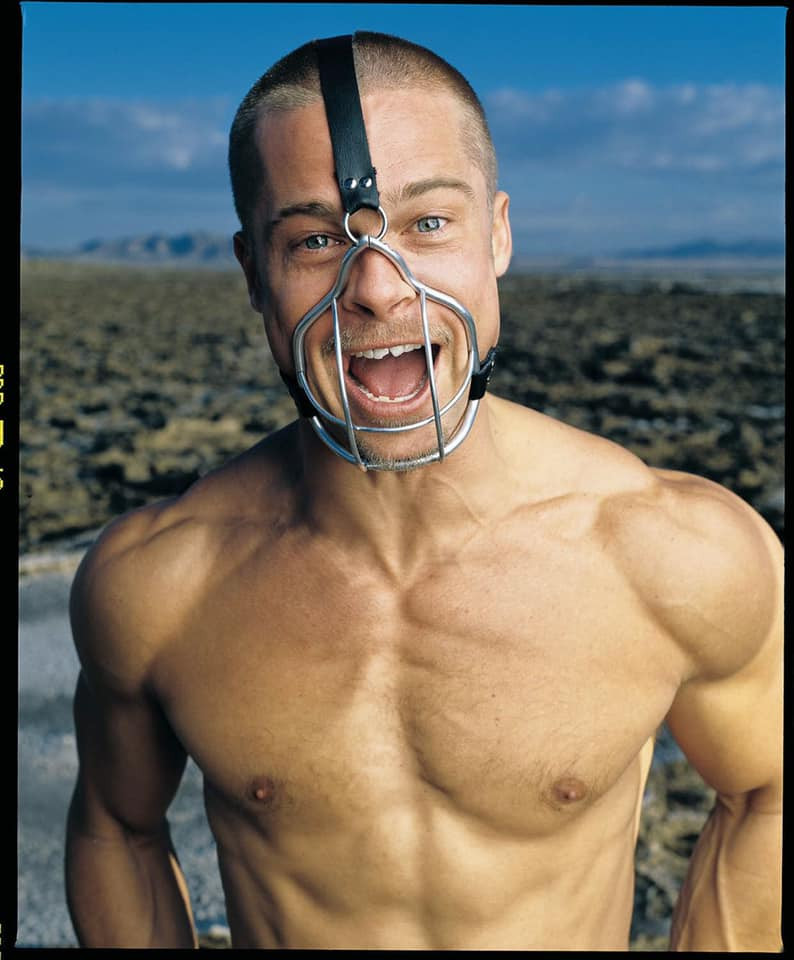 ‘Giật mình’ loạt ảnh đeo khuyên, mặc váy ngắn khoe cơ bắp của Brad Pitt ảnh 7