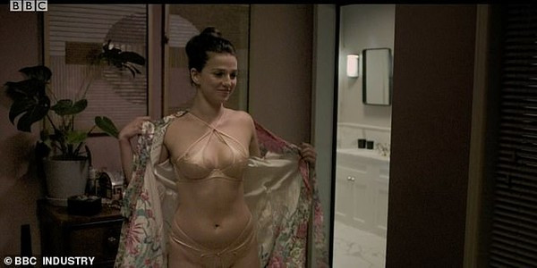 Những bộ phim gây tranh cãi năm 2020 vì 'bội thực' cảnh sex bạo liệt ảnh 6